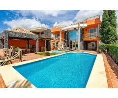 villa en Venta en Adeje. UEBZ-T993