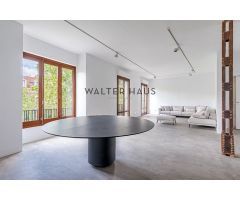 Piso exterior reformado en venta con balcones y plaza de garaje en Almagro, Madrid. EGYB-T718