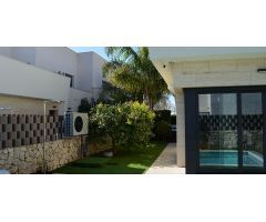 villa en Venta en Pilar De La Horadada. ETRV-T3237