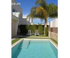 villa en Venta en Pilar De La Horadada. ETRV-T3237