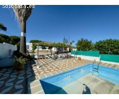 villa en Venta en Chiclana De La Frontera. XSBL-T255