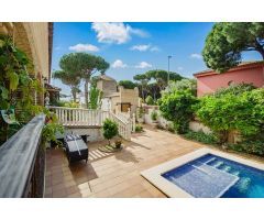 villa en Venta en Chiclana De La Frontera. XSBL-T258