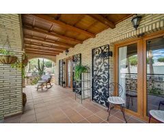 villa en Venta en Chiclana De La Frontera. XSBL-T258