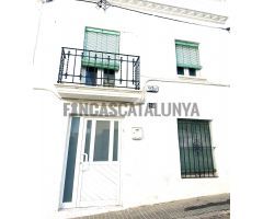 CASA ESQUINERA EN CASCO ANTIGUO CUBELLES