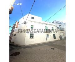 CASA ESQUINERA EN CASCO ANTIGUO CUBELLES