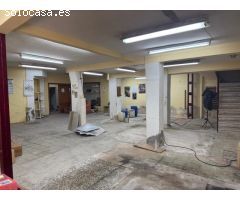 GRAN LOCAL COMERCIAL EN EL CENTRO CON SALIDA A DOS CALLES
